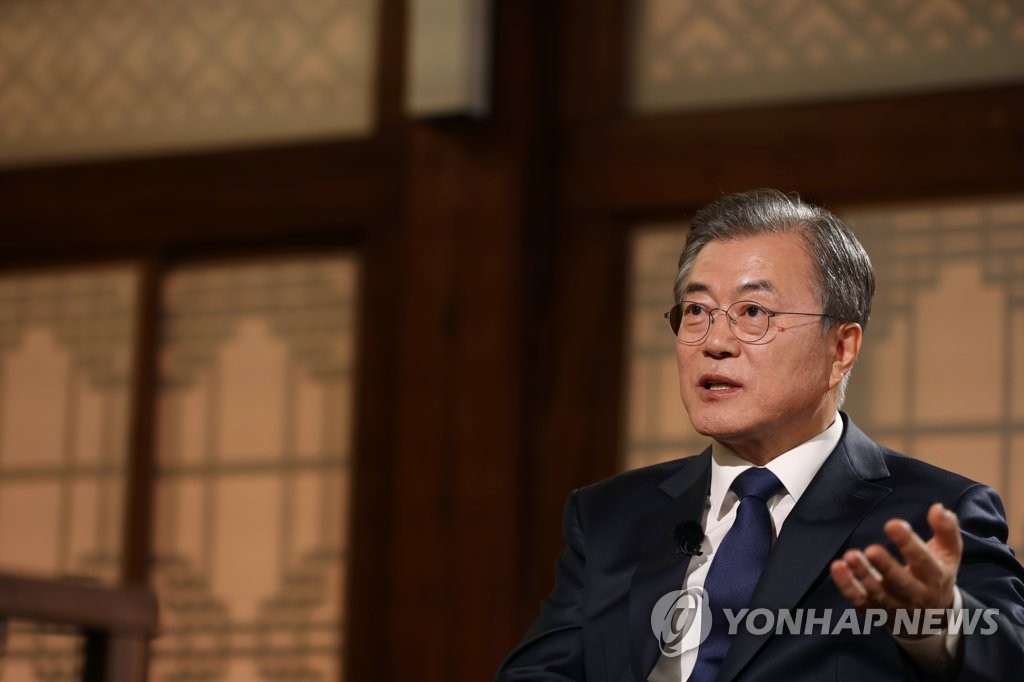문 대통령, '대통령에게 묻는다' 대담 프로그램 출연