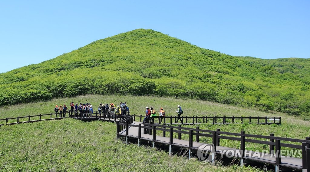 天上の花園 で山開き 聯合ニュース