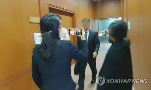 '유출자 파면' 주미대사관 침통…한미정상회담 준비 '발등의 불'