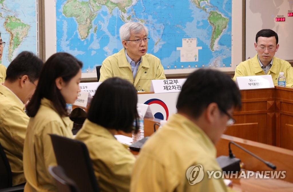 Vice Foreign Minister Lee Tae-ho (C) chairs a staff meeting in Seoul on June 2, 2019. (Yonhap)