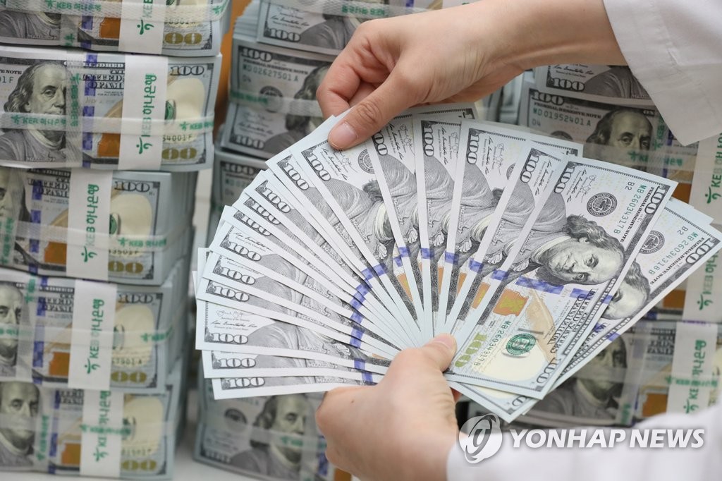 Korea's foreign currency reserves slightly down in Aug. - 1
