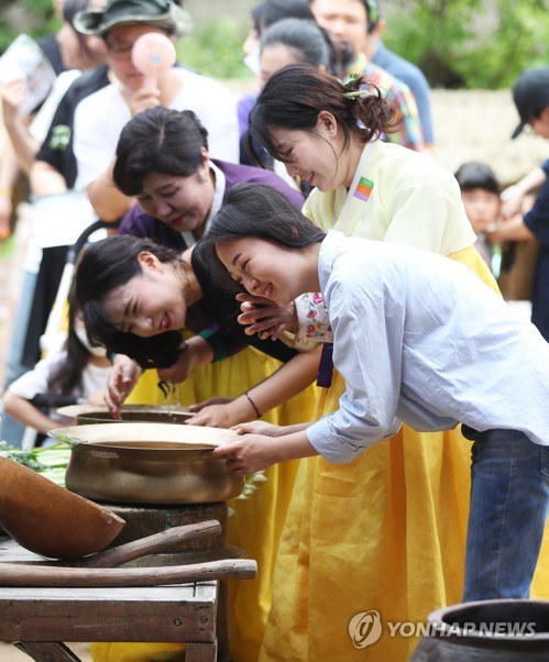 Traditional hair washing