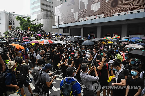 병원 협조받아 부상 시위대 체포한 홍콩 경찰…비난 쇄도