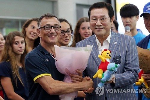 Bienvenida a los nadadores españoles para los campeonatos de Gwangju