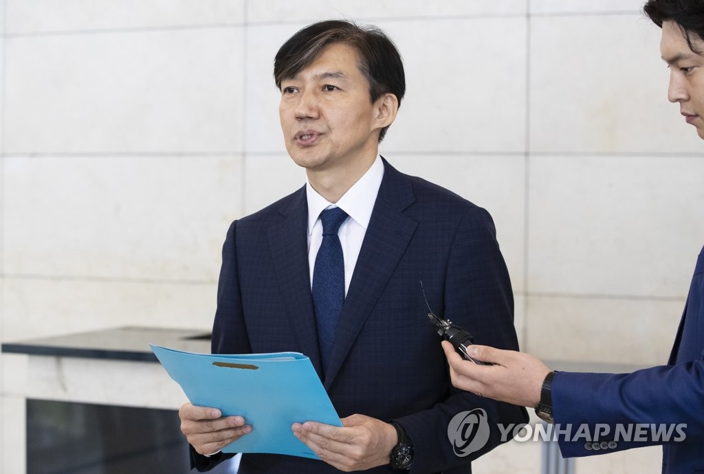Justice Minister nominee Cho Kuk speaks to reporters at his temporary office in Seoul on Sept. 2, 2019, over his plan to hold a press conference to clarify corruption allegations involving his family. (Yonhap)