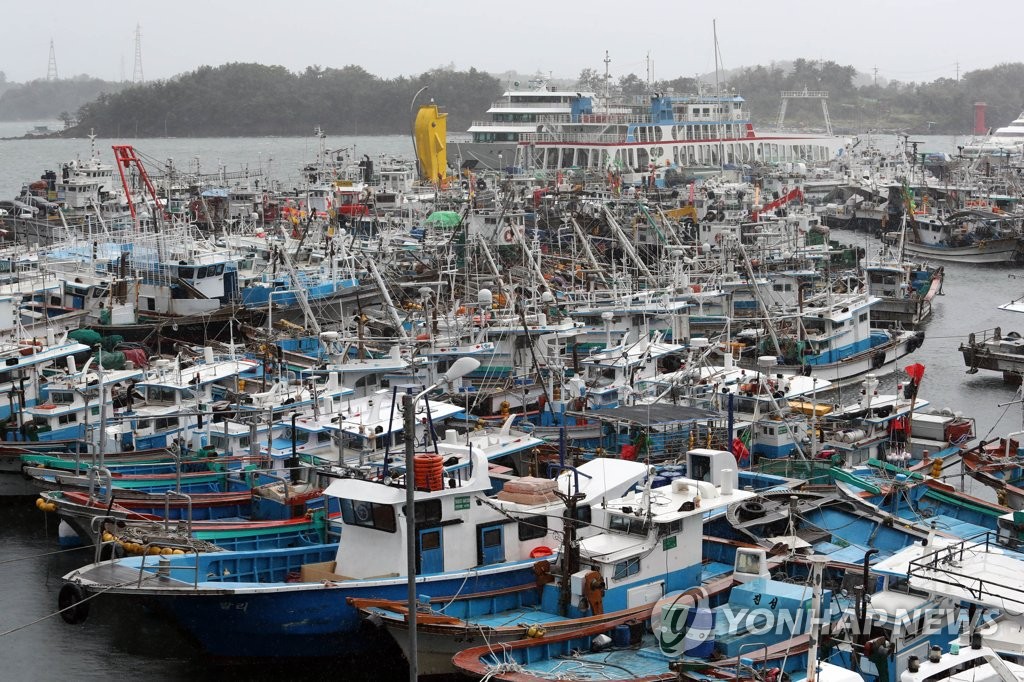 붐비는 여수 국동항