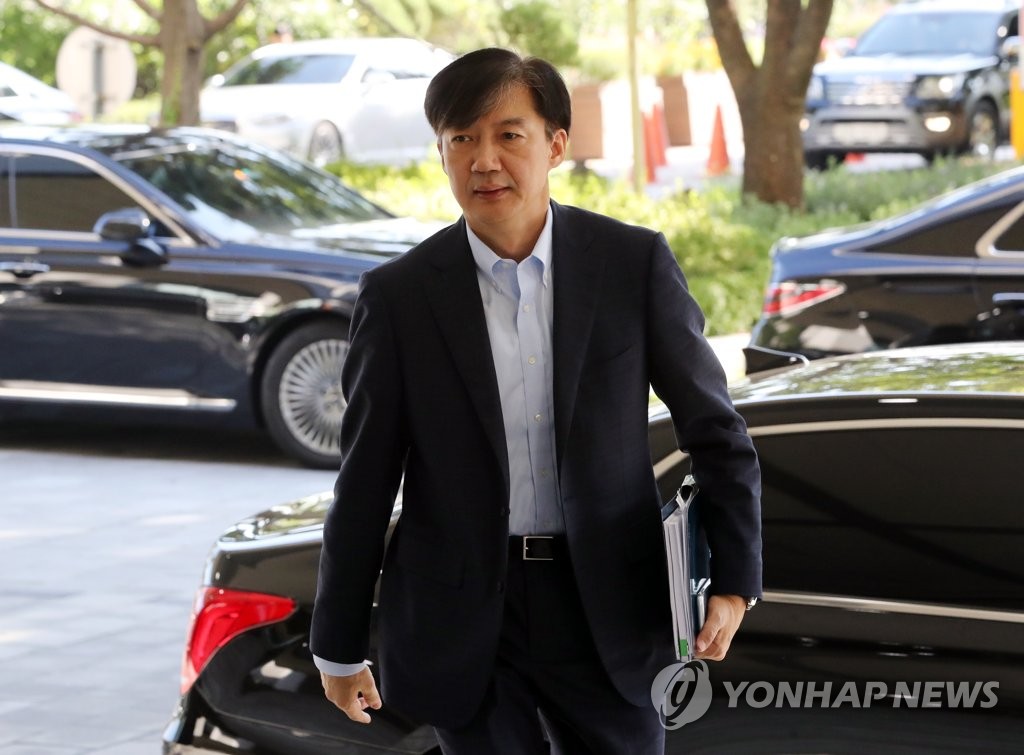 Justice Minister Cho Kuk attends a meeting at the Seoul Government Complex on Sept. 24, 2019. (Yonhap)