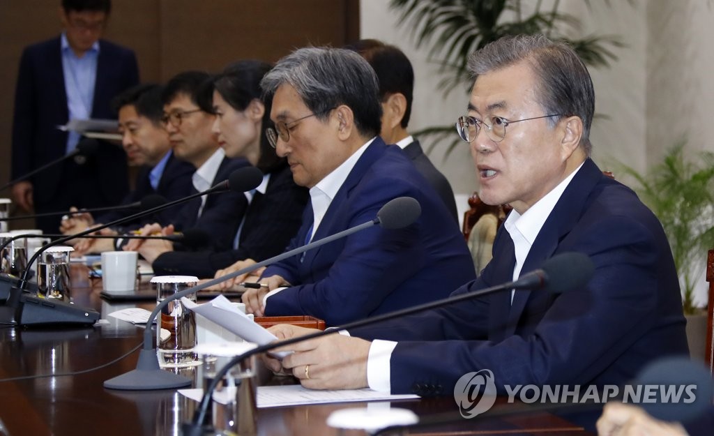 President Moon Jae-in speaks at a weekly meeting with his senior aides at Cheong Wa Dae in Seoul on Oct. 7, 2019. (Yonhap)