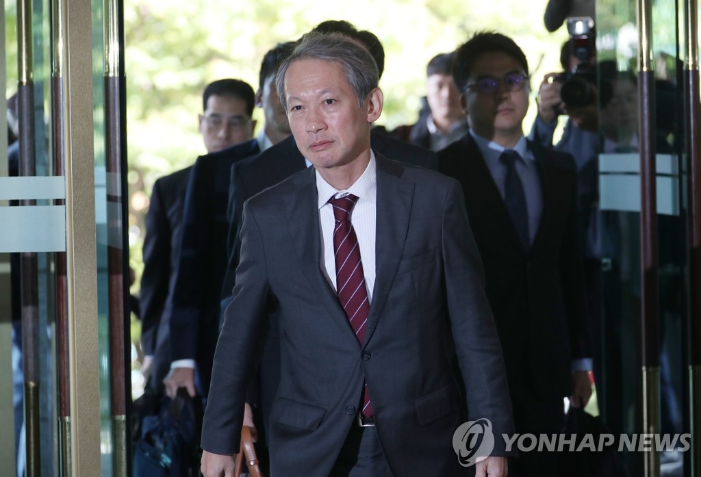 Shigeki Takizaki, Japanese diplomat for Asia and Oceanian affairs, enters the foreign ministry in Seoul for working-level talks on the row over history and trade, on Oct. 16, 2019. (Yonhap) 