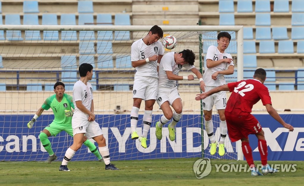 In this file photo from Nov. 14, 2019, South Korean players (in white) try to block a free kick taken by Bassel Jradi of Lebanon during the teams' Group H match in the second round of the Asian qualification for the 2022 FIFA World Cup at Camille Chamoun Sports City Stadium in Beirut. (Yonhap)