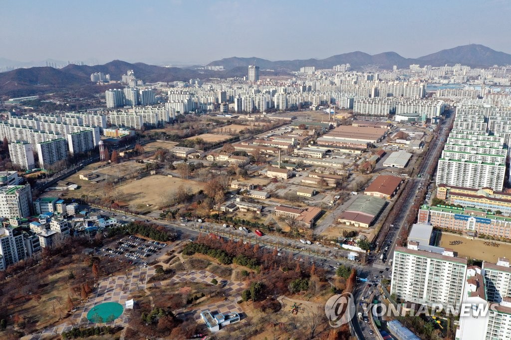 (LEAD) Seoul set to start decontamination of returned U.S. military bases