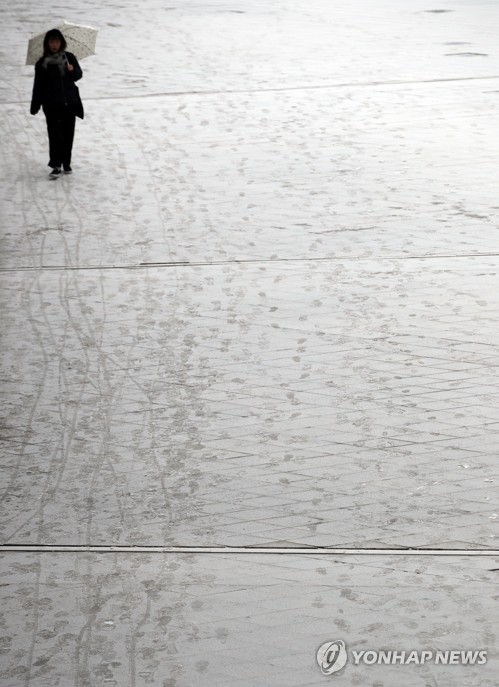 Traces of snow in Seoul