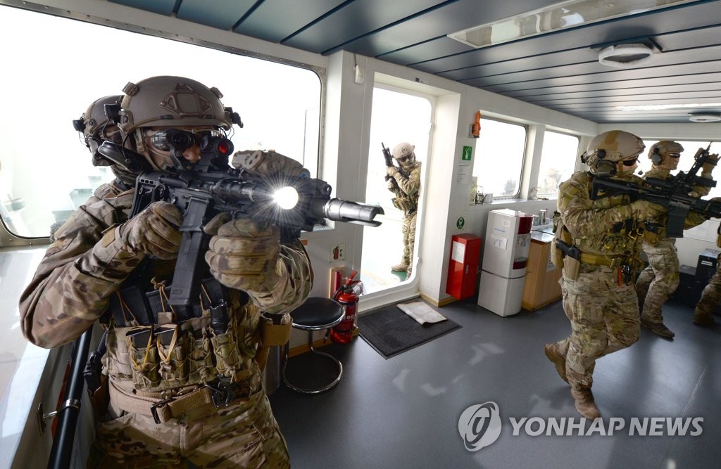 작년 소말리아·아덴만 해적사건 급증…아시아해역서 선박납치도 | 연합뉴스