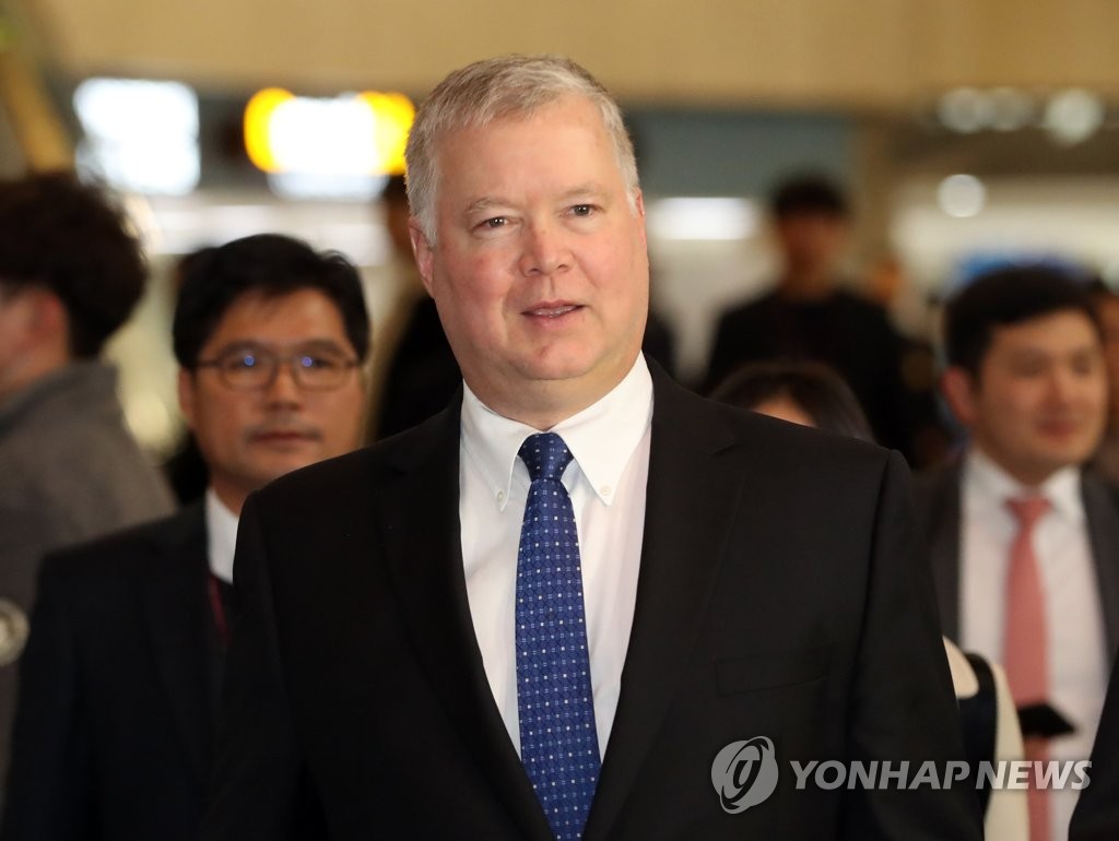 This photo shows U.S. Special Representative for North Korea Stephen Biegun at Gimpo International Airport, near Seoul, en route to Japan on Dec. 17, 2019. (Yonhap)