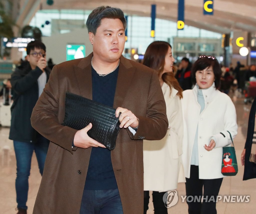 Hyun-Jin Ryu donates to Korea Disaster Relief Association