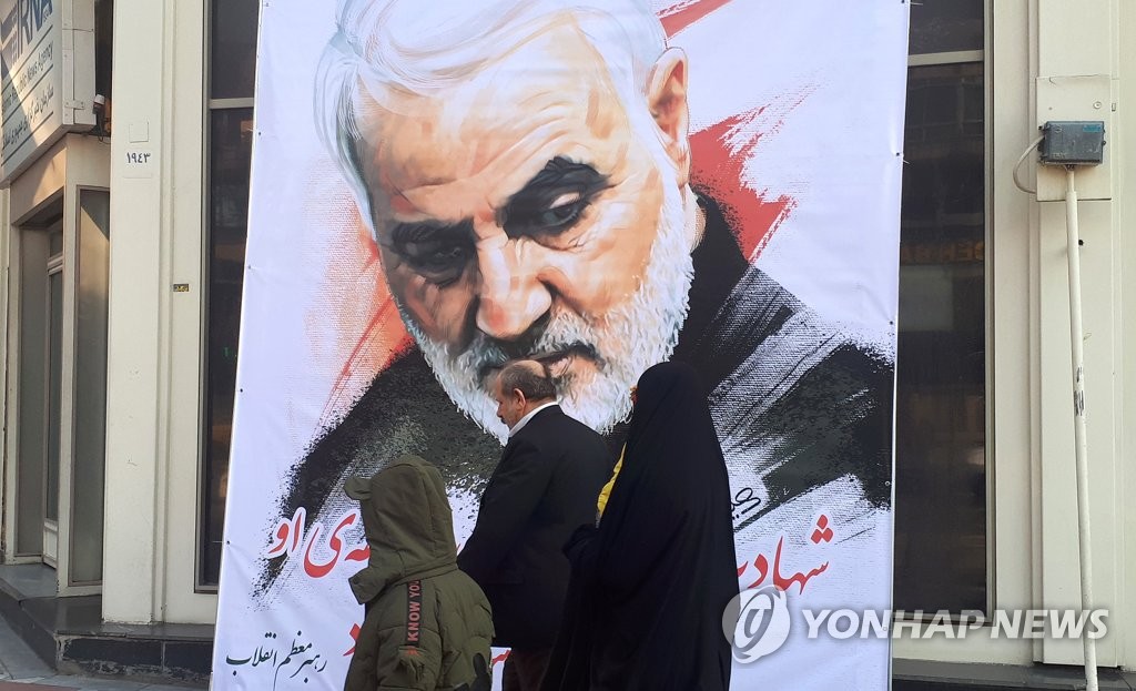 테헤란 시내에 걸린 솔레이마니 추모 포스터