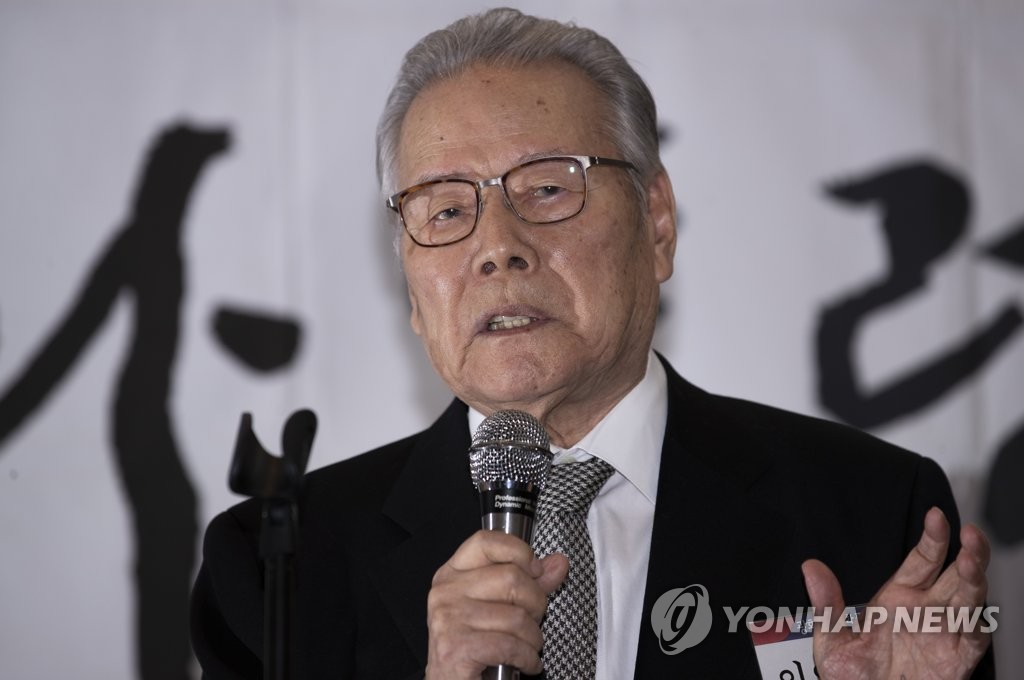 (LEAD) Ex-Culture Minister Lee O-young dies at 89