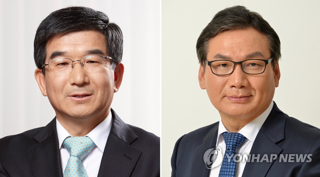 These photos provided by Cheong Wa Dae show Rep. Seo Hyung-soo (R), appointed as vice chairman of the Presidential Committee on Ageing Society and Population Policy, and Kim Ki-pyo, tapped as vice head of the Korean Anti-Corruption & Civil Rights Commission. (PHOTO NOT FOR SALE) (Yonhap)