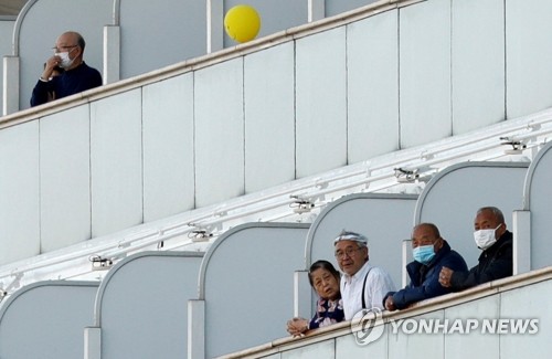 クルーズ船の韓国人１４人「健康に問題なし」　キムチなど提供へ