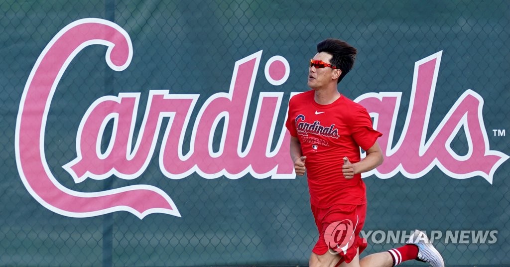 Kim Kwang-hyun of the St. Louis Cardinals runs during the club's spring training at Roger Dean Chevrolet Stadium in Jupiter, Florida, on Feb. 11, 2020. (Yonhap)