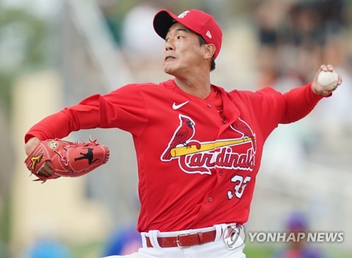 Spring Training) Cardinals' Hall of Fame-bound catcher 'excited' to work  with Kim Kwang-hyun