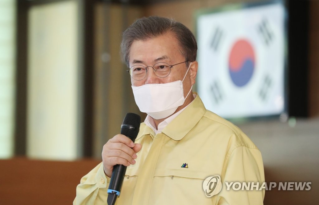 문 대통령, 국군대전병원·간호사관학교 방문…코로나 대응 점검 | 연합뉴스