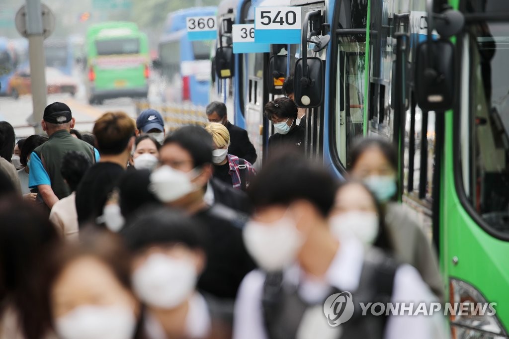 公共交通機関でのマスク着用義務　２０日に解除＝韓国