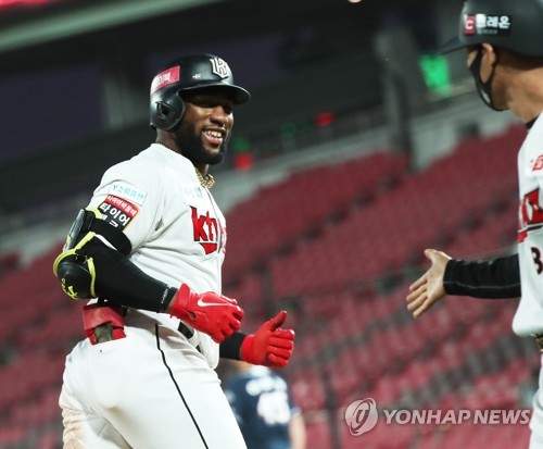 KT Wiz outfielder seeks to become all-time leader in stolen base - The Korea  Times