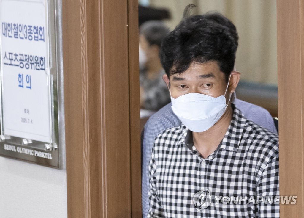 In this file photo from July 6, 2020, Kim Gyu-bong, head coach of the triathlon team at Gyeongju City Hall, leaves a meeting of the Korea Triathlon Federation's disciplinary committee in Seoul. (Yonhap)
