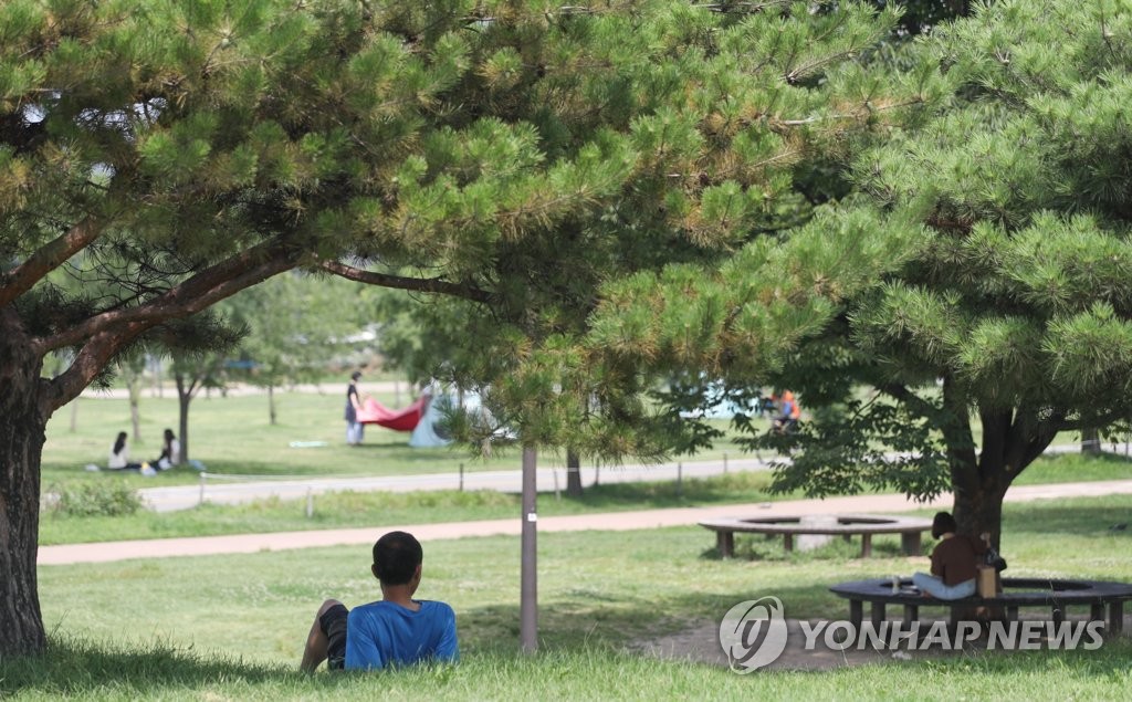 폭염 피해 그늘로
