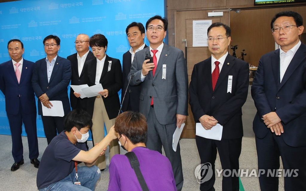 민주당 규탄 회견하는 통합당 국토위원들