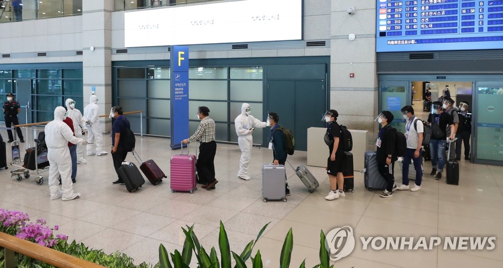 (LEAD) More S. Korean workers return home from virus-hit Iraq