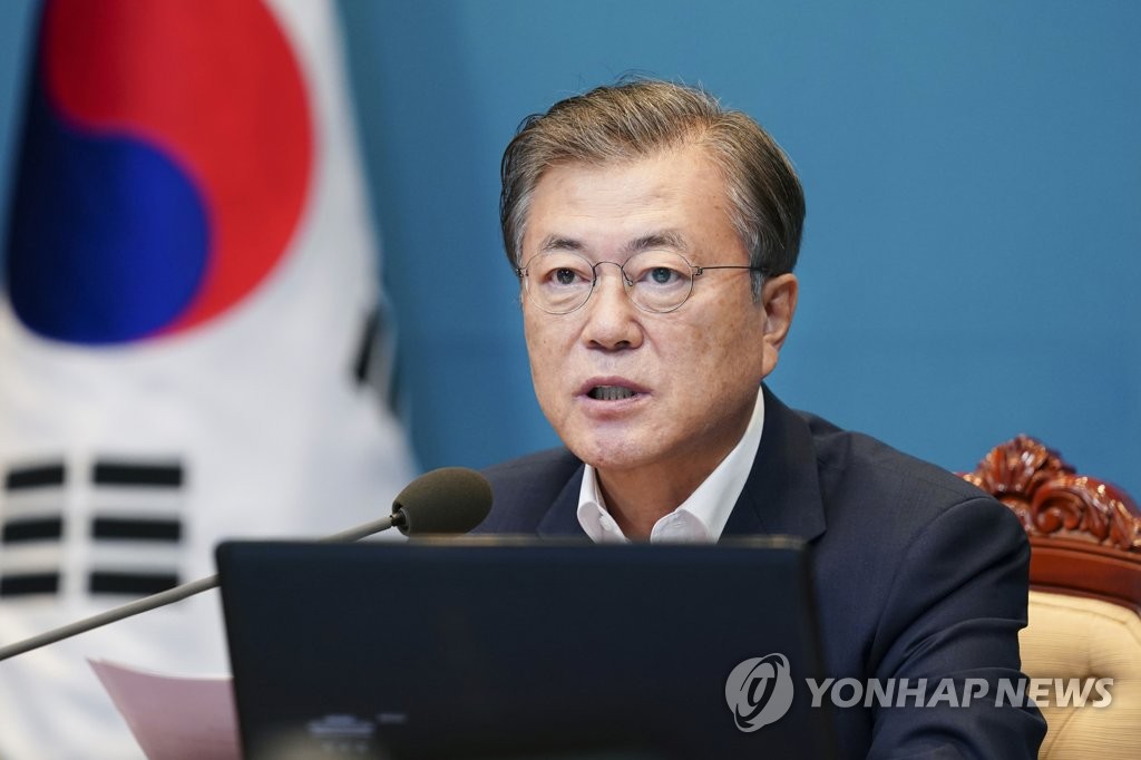 President Moon Jae-in speaks at a Cheong Wa Dae meeting in this file photo. (Yonhap)