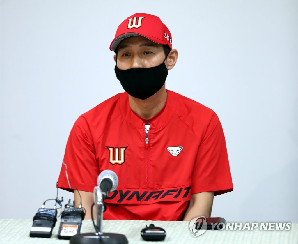 SK Wyverns' manager Youm Kyoung-youb speaks at a press conference before a Korea Baseball Organization regular season game against the LG Twins at SK Happy Dream Park in Incheon, 40 kilometers west of Seoul, on Sept. 1, 2020. (Yonhap)