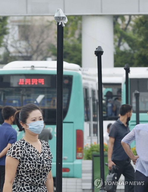 태풍 마이삭 대비해 제거된 평양의 가로등 전구