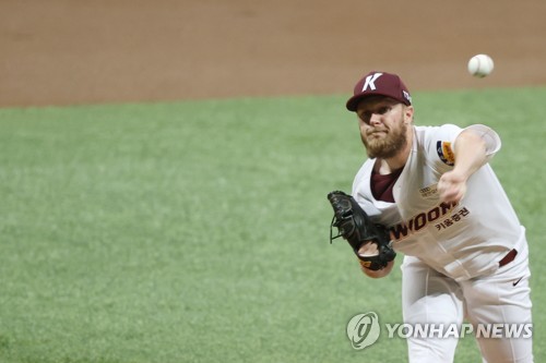 Kiwoom's Kim Ha-seong joins 20-20 club, sets KBO steals record