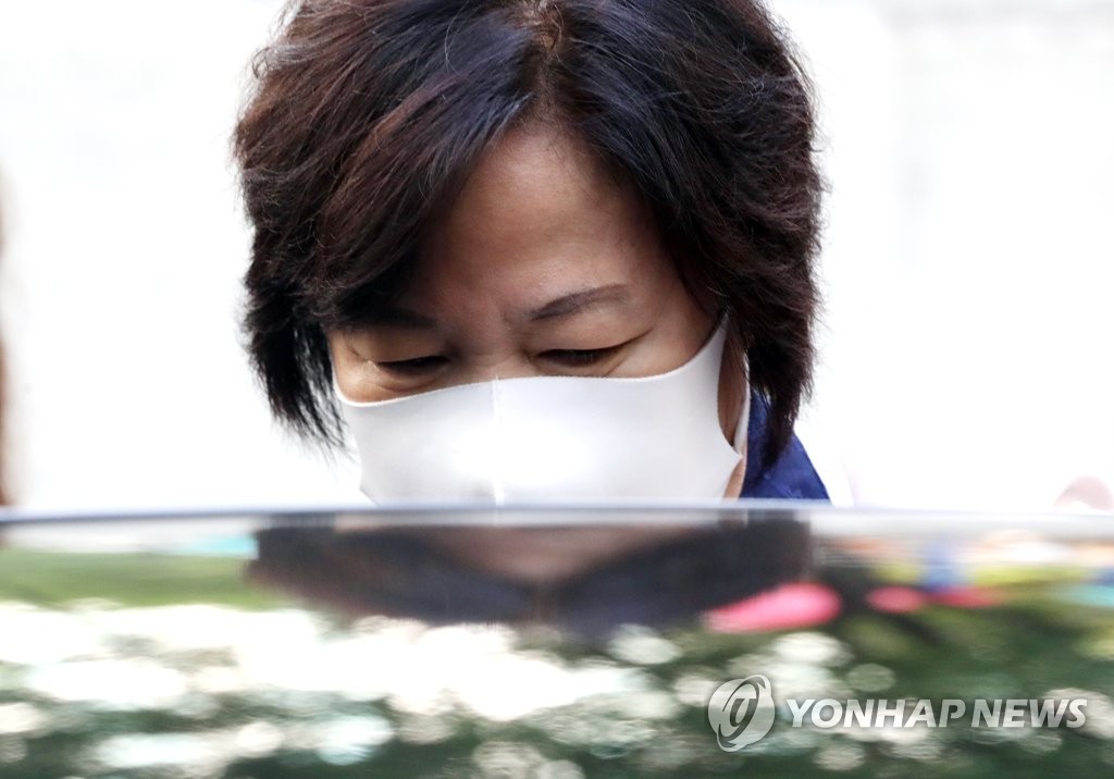 Justice Minister Choo Mi-ae leaves her home in eastern Seoul on Sept. 14, 2020. (Yonhap)