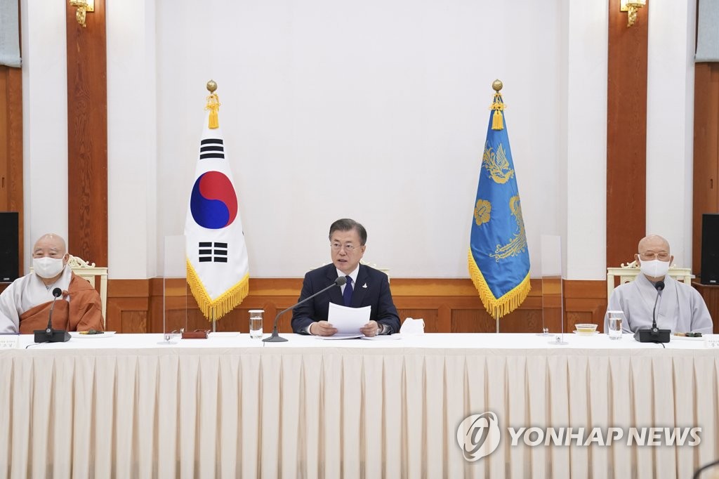 President Moon Jae-in (C) speaks during a meeting with a group of South Korean Buddhist community leaders at Cheong Wa Dae in Seoul on Sept. 18, 2020. (Yonhap)