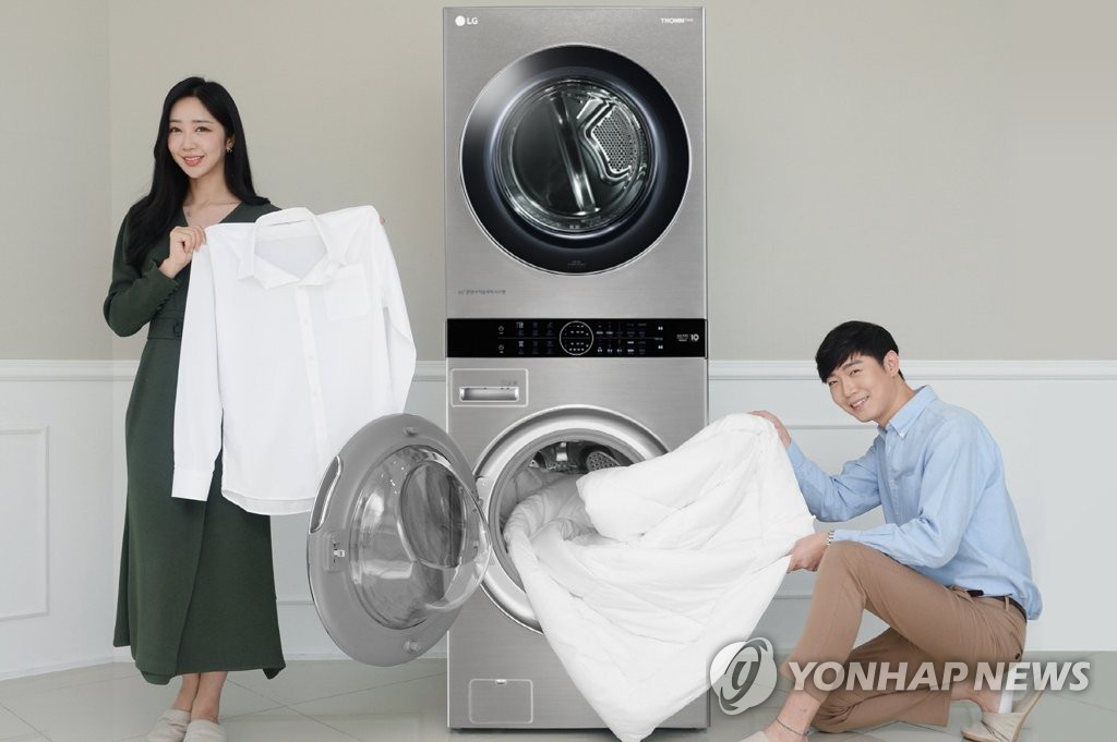 This photo provided by LG Electronics Inc. on Oct. 14, 2020, shows models promoting LG's new WashTower model that comes with a large washer and dryer. (PHOTO NOT FOR SALE) (Yonhap) 