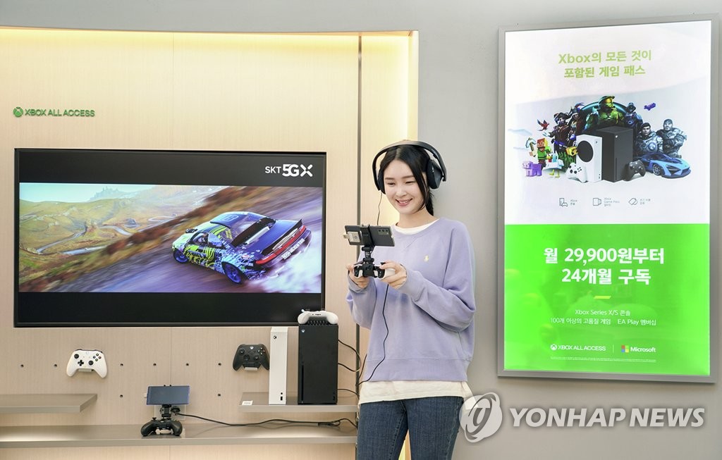 A model plays a game using SK Telecom Co.'s 5GX Cloud Game service in this photo provided by the company on Nov. 10, 2020. (PHOTO NOT FOR SALE) (Yonhap)