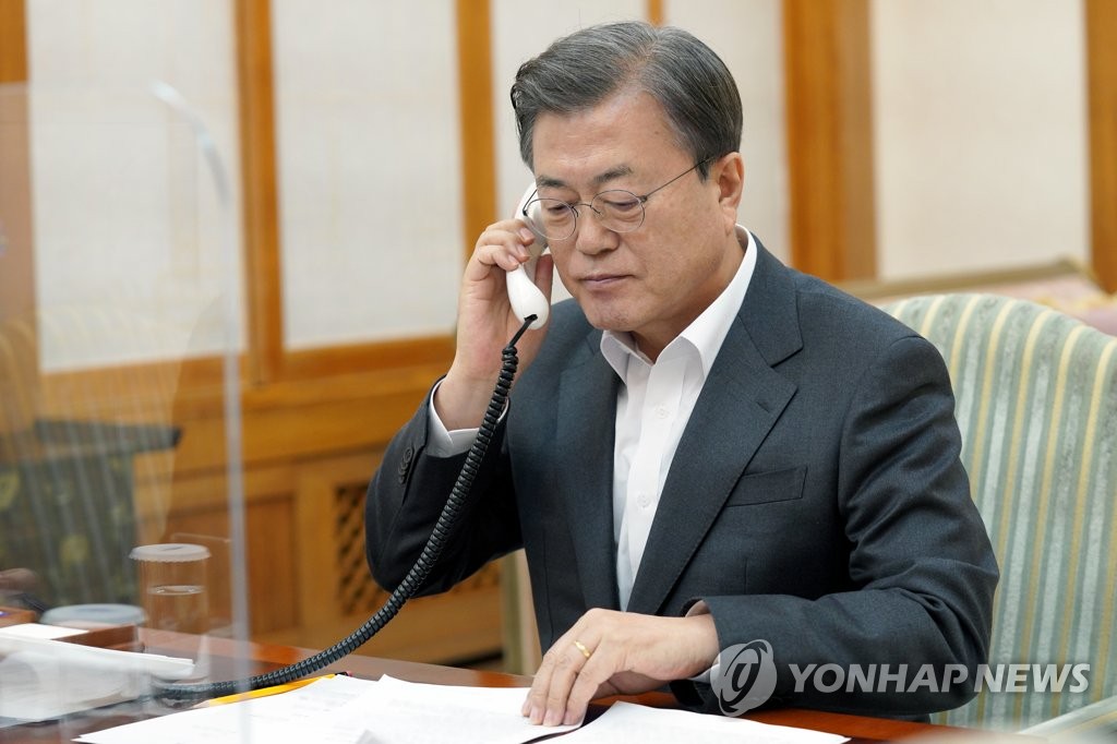 This photo provided by Cheong Wa Dae on Dec. 3, 2020, shows South Korean President Moon Jae-in speaking with French President Emmanuel Macron over the telephone at his residence. (PHOTO NOT FOR SALE) (Yonhap)