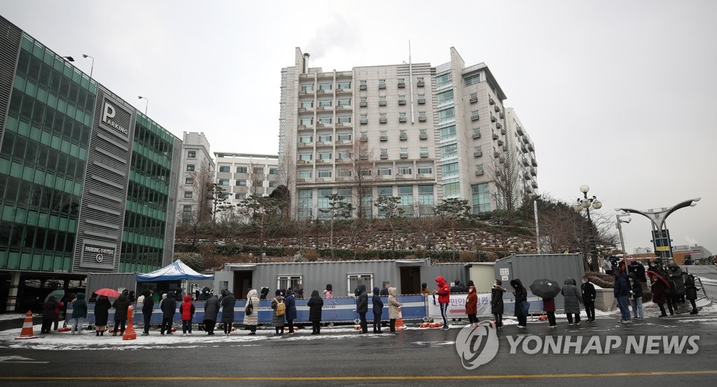 韓国の新規コロナ感染者　５日ぶり４００人下回る