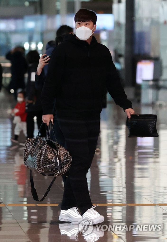 29th Dec, 2022. Major leaguer Ryu heads for U.S. Ryu Hyun-jin, the Toronto  Blue Jays' South Korean pitcher, speaks to reporters at Incheon  International Airport, west of Seoul, on Dec. 29, 2022