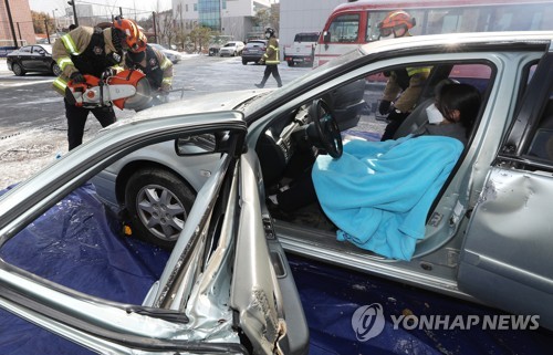 인천 영종도에서 3중 추돌…외국인 1명 사망, 6명 부상