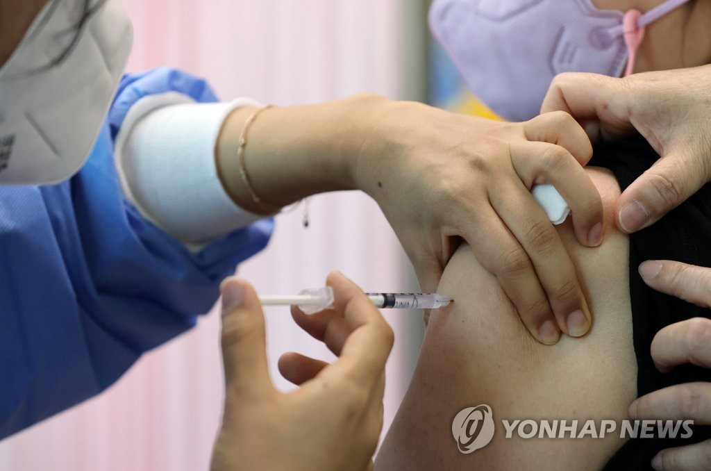 新型コロナウイルスワクチンの接種の様子（資料写真）＝（聯合ニュース）