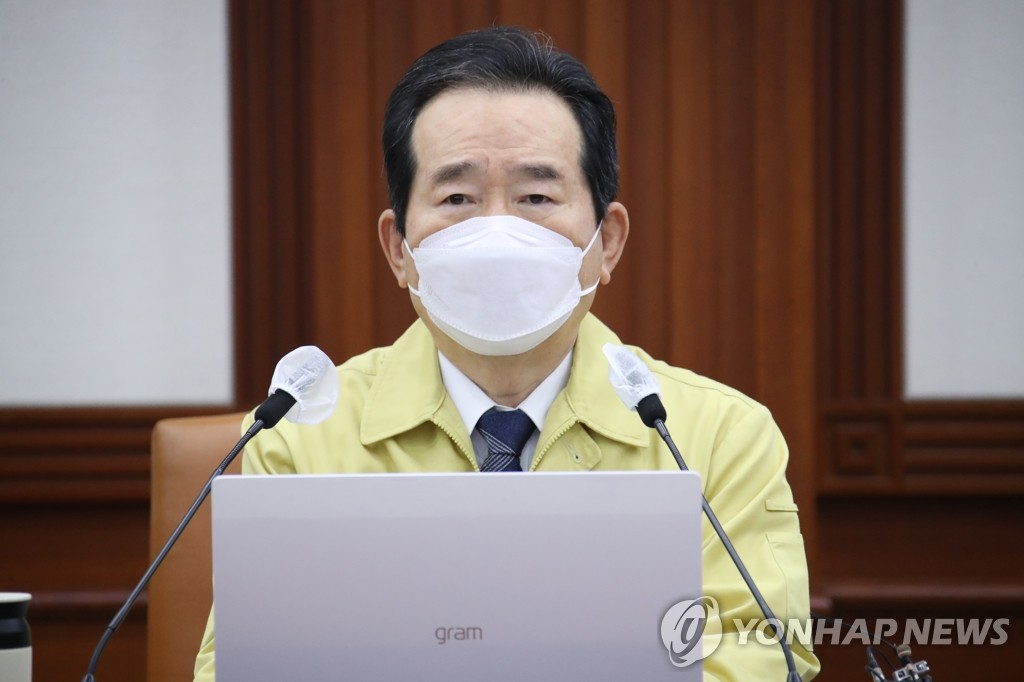 会議で発言する丁首相＝２６日、ソウル（聯合ニュース）