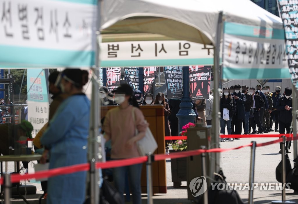 韓国の新規コロナ感染者　７００人前後で高止まり＝防疫強化検討へ