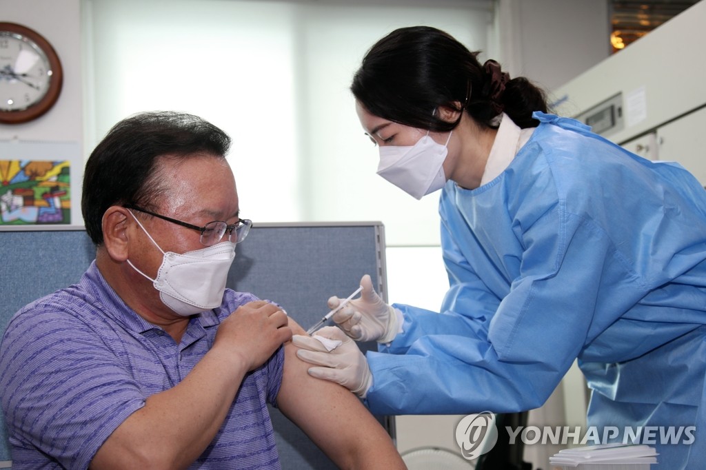 Prime Minister Kim Boo-kyum, who took office on May 14, 2021, receives the AstraZeneca vaccine at a public health center in Seoul on his first day on the job. (Yonhap)