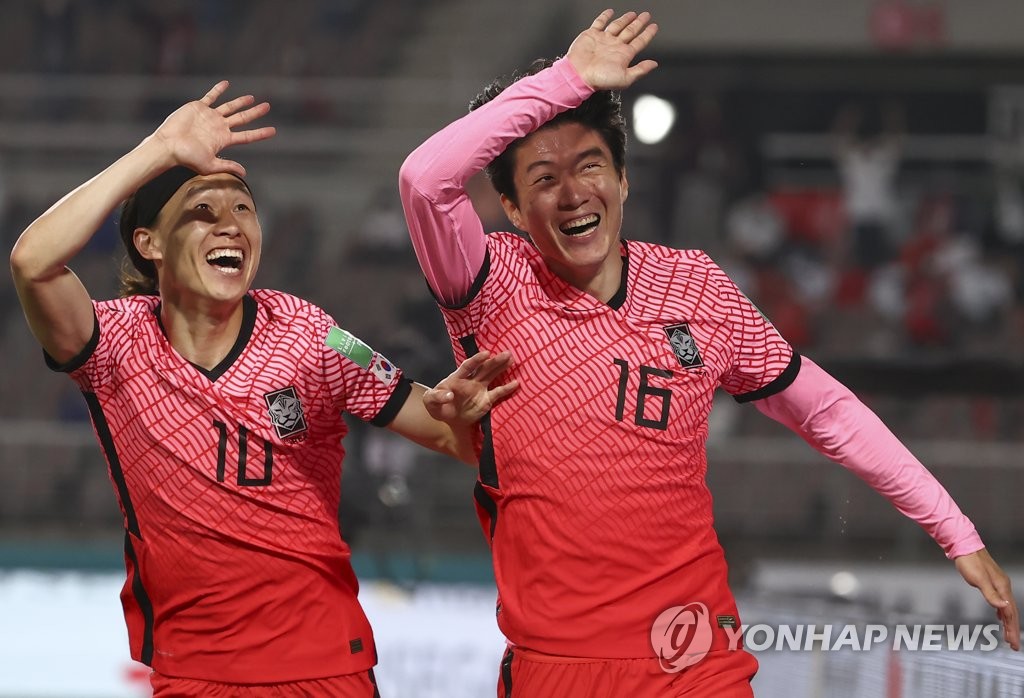 Hwang Ui-jo of South Korea (R) celebrates his goal against Turkmenistan with teammate Lee Jae-sung during the teams' Group H match in the second round of the Asian qualification for the 2022 FIFA World Cup at Goyang Stadium in Goyang, Gyeonggi Province, on June 5, 2021. (Yonhap)