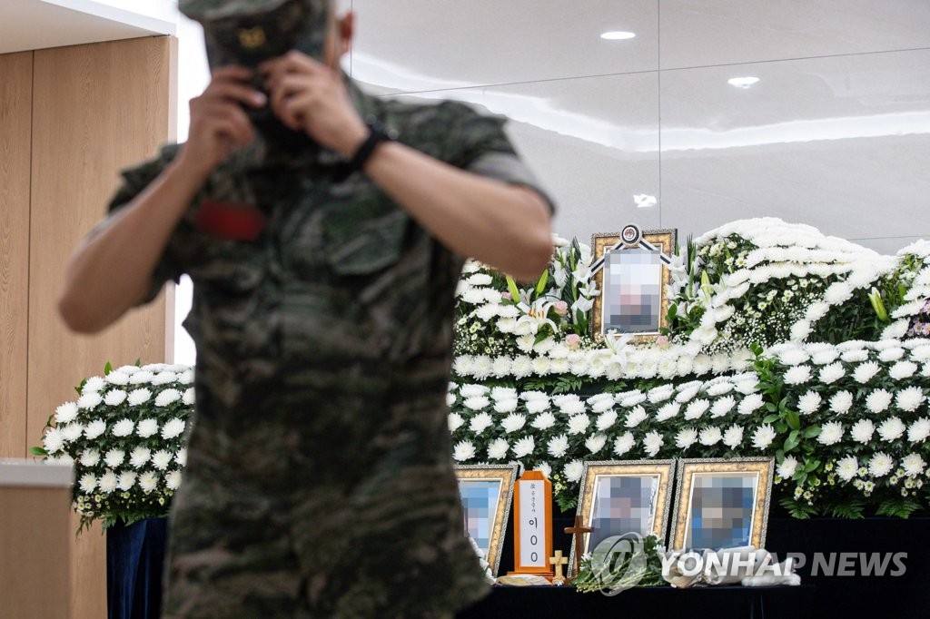 A military officer pays tribute at the funeral of a noncommissioned female officer in Seongnam, just south of Seoul, on June 6, 2021. The deceased apparently took her own life after being victimized in a military sexual harassment case and forced to remain silent by senior officials. (Yonhap)
